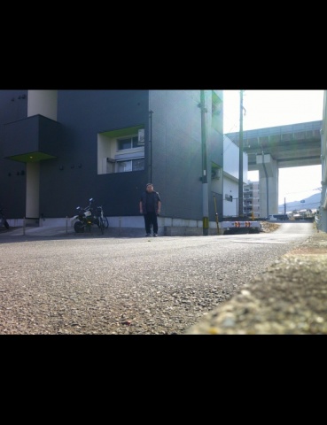 大川内優の家の前のアパートアバンチ今宿